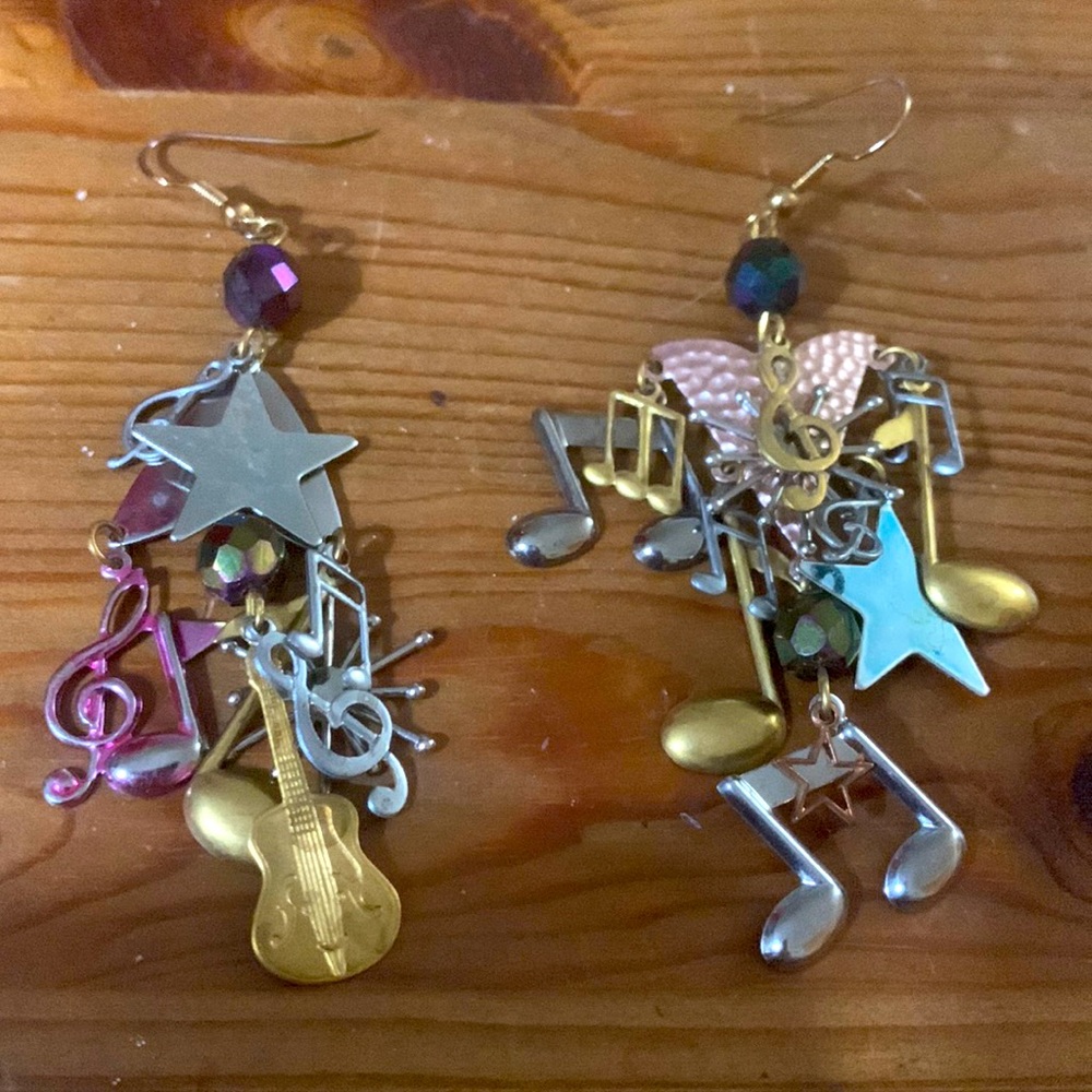Vintage 90s 🎼🎵🎶 themed mismatched earrings